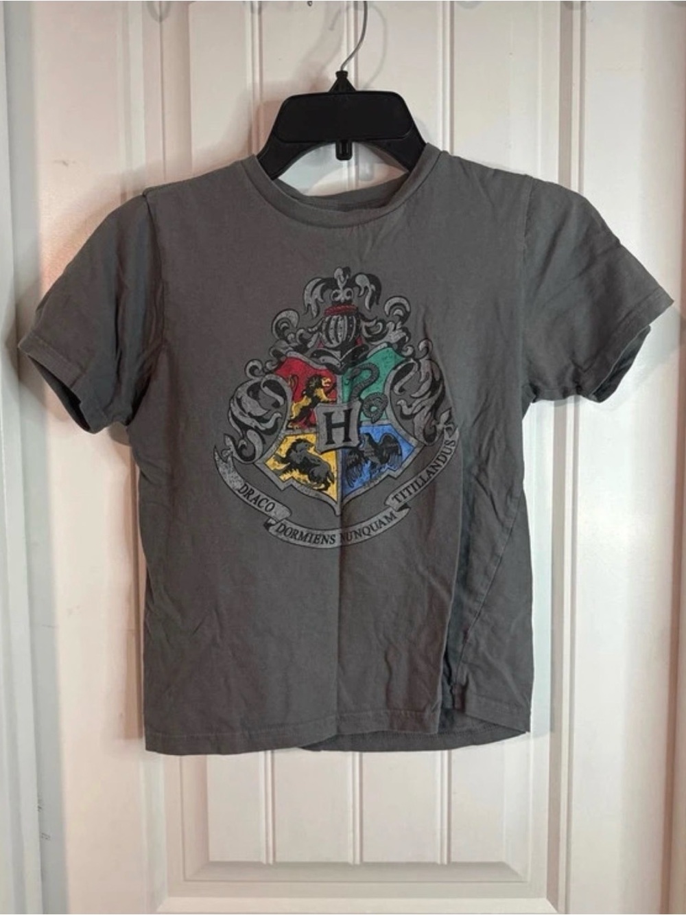 Kids Short-Sleeve Grey Hogwarts Crest Tee